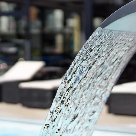 Stella & Z Basenami, Grota Solna, Jacuzzi *