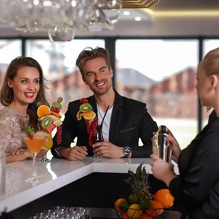 Stella & Z Basenami, Grota Solna, Jacuzzi