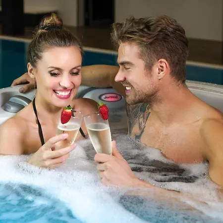 Stella & Z Basenami, Grota Solna, Jacuzzi פארק נופש