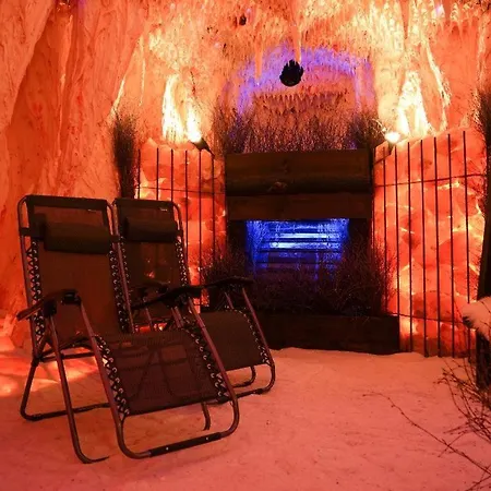 Stella & Z Basenami, Grota Solna, Jacuzzi פארק נופש Władysławowo