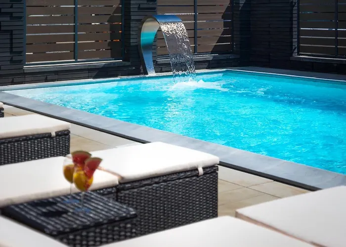 Stella & Z Basenami, Grota Solna, Jacuzzi *