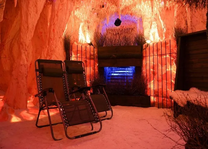 Stella & Z Basenami, Grota Solna, Jacuzzi פארק נופש Władysławowo